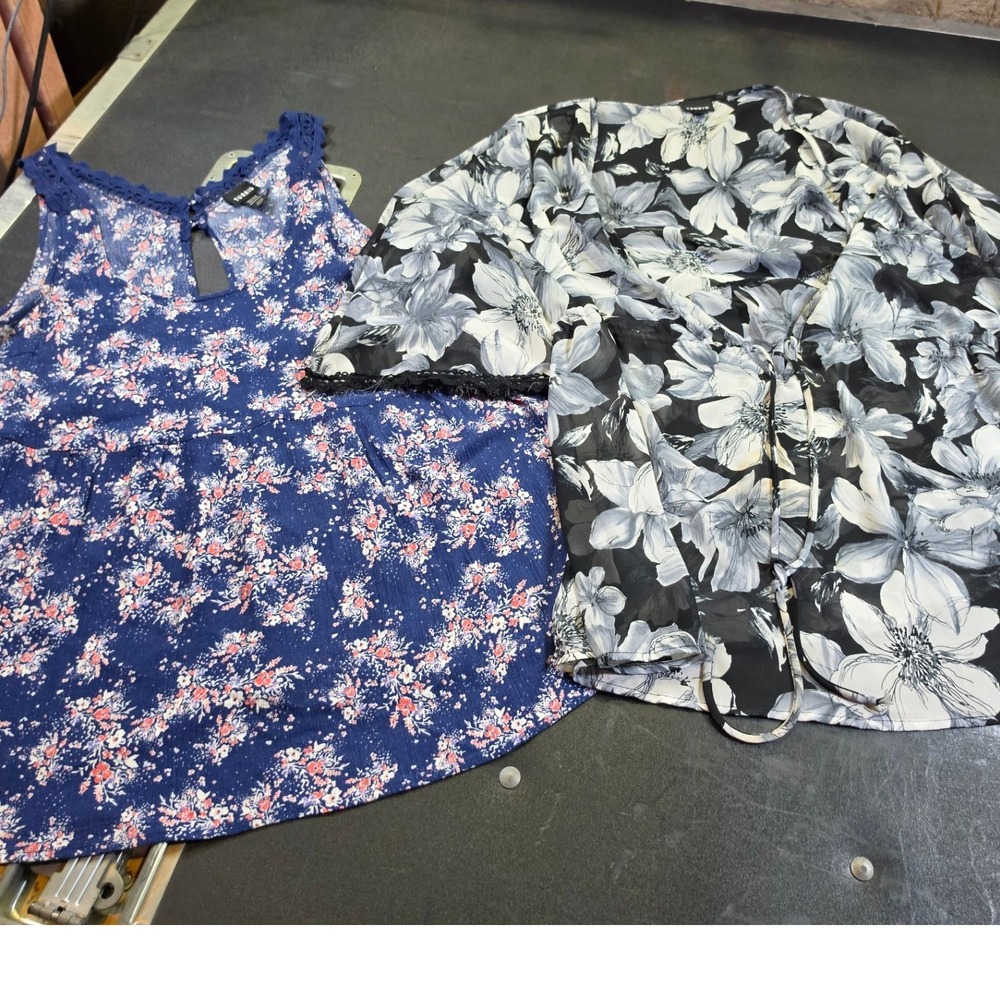 Torrid Lot of 2 Floral Tops Size 2 Blue Lace Tank & Black White Kimono Boho